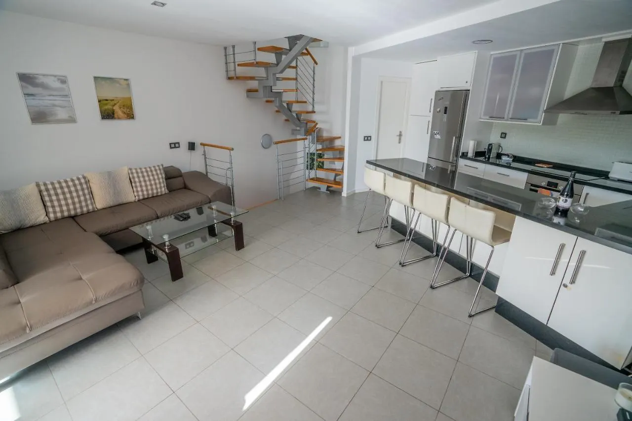 Modern Sea View Duplex With Parking Διαμέρισμα Ελ Μέντανο